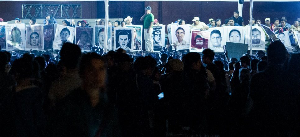 Apoyo_Ayotzinapa_Zocalo-1