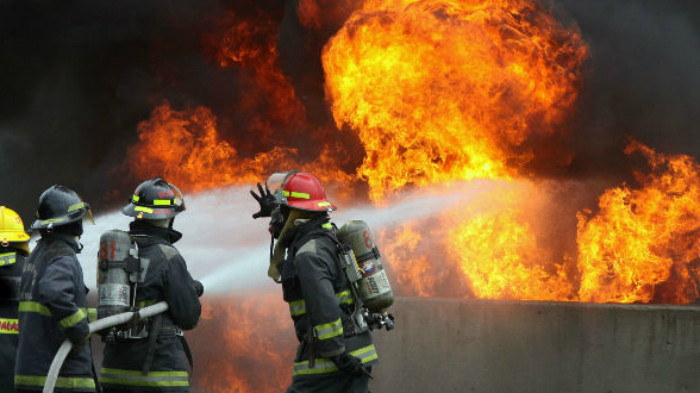 incendio-bomberos-llamas-1674300-700x393