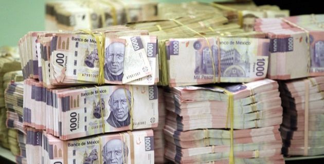 140801-fajos-de-billetes-deuda-publica-de-michoacan-630x320-atiempo.mx_