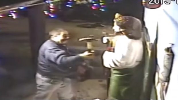 1842_martillazos-a-una-estatua-de-san-judas_620x350