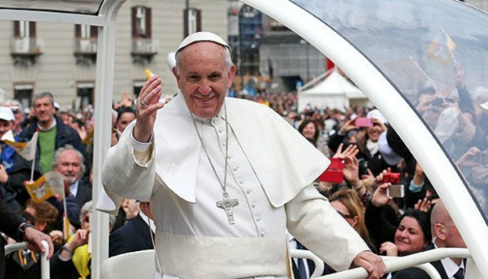 Papa-Francisco_papamovil-700x400