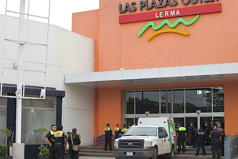 plaza-outlet-lerma-comercial
