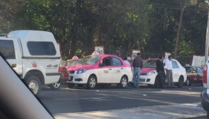 1042_taxistas-en-viveros_620x350-700x400