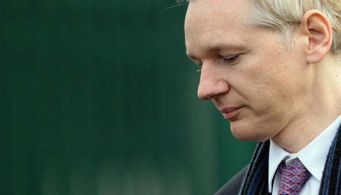 Julian-Assange-700x400