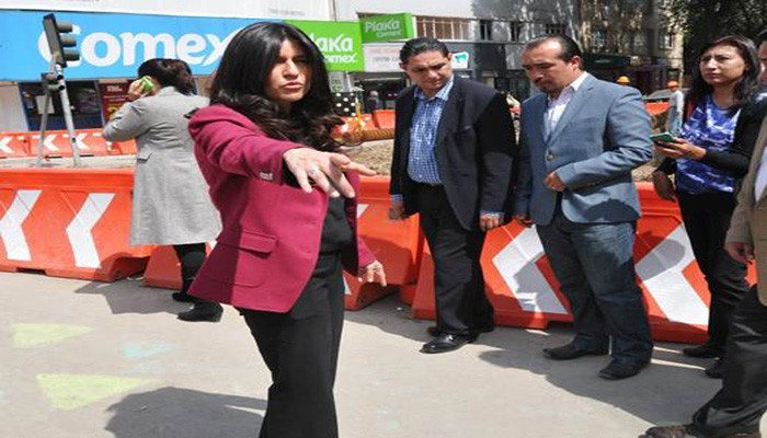 DYHANA QUINTANAR Y DAVID RAZU, EN CONFERENCIA DE PRENSA SOBRE LAS OBRAS EN PRES. MAZARIK  FOTO JOSE LUIS RUBIO  CARPETA SOLO FOTOGRAFOS RUBIO 16-OCT-14