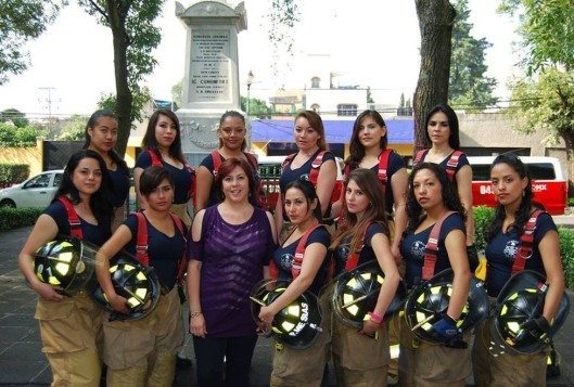 Mujeres-bomberas-apareceran-fotografias-calendario_MILIMA20160125_0241_3-529x357