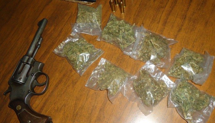 arma-y-droga-700x400