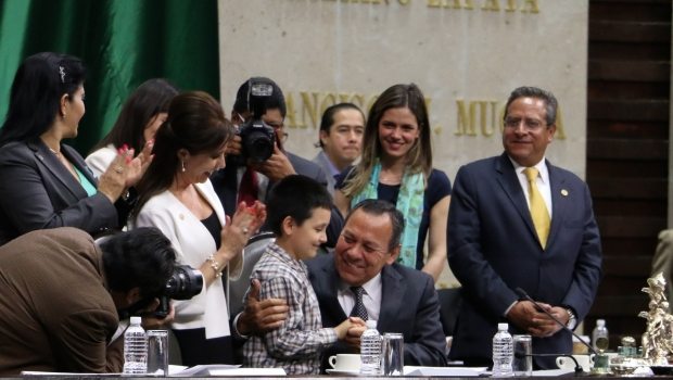 1016_nino-genio-y-diputados_620x350