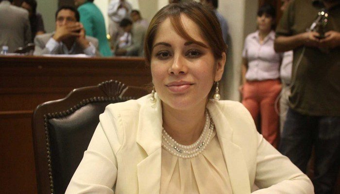 618867_diputada-chapo