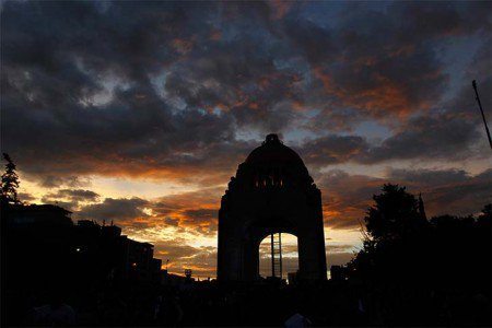 Amanecer-Monumento-grande-450x300