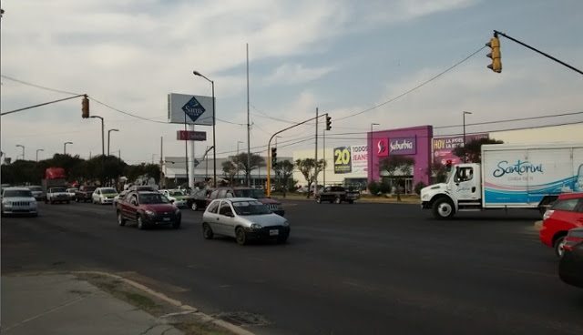 Avenida-Toluca-Autos-tráfico-placas-2