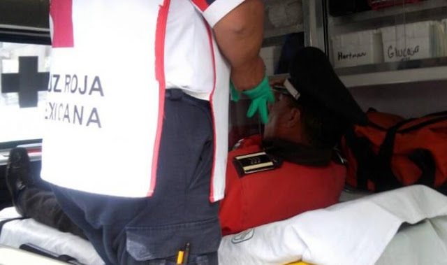 Policía-vacunas-gorras