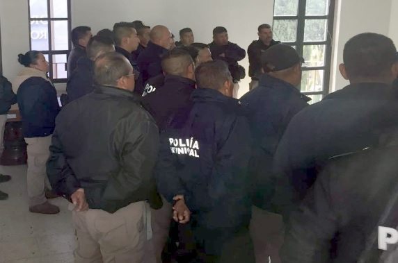 Policías-Xonacatlán-uniformes-salarios