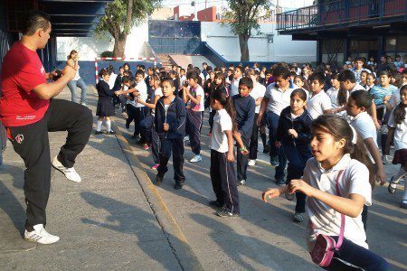 escuela-actividad-fisica-deporte-niños-ejercicio-450x300