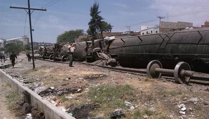 transportaba-combustoleo-descarrilaron-atraviesa-Juntas_MILIMA20160410_0124_8