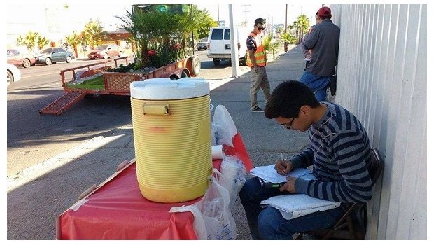 2204_joven-apoya-a-su-familia_620x350