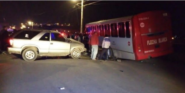Auto-camión-noche-Toluca