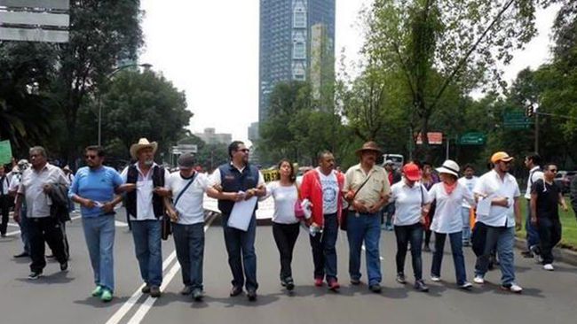ReporteInfo_maestros-DF-protesta-marcha-los-pinos-cdmx-650x366