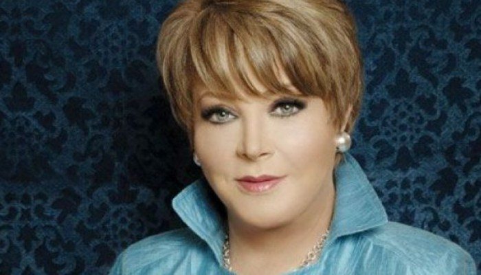 lolita-ayala-613x335-860x450