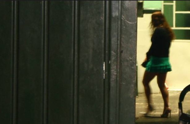 Casa-puerta-luz-noches