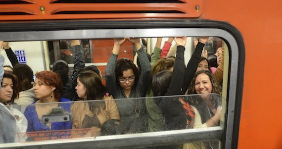 mujeres-metro