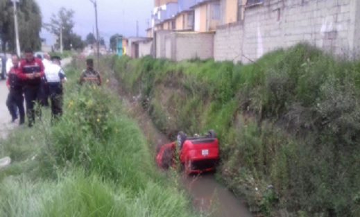 Auto-en-canal-Toluca-Noticias