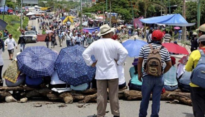 CNTE-SIGUE-BLOQUEOS-CHIAPAS-1-800x492