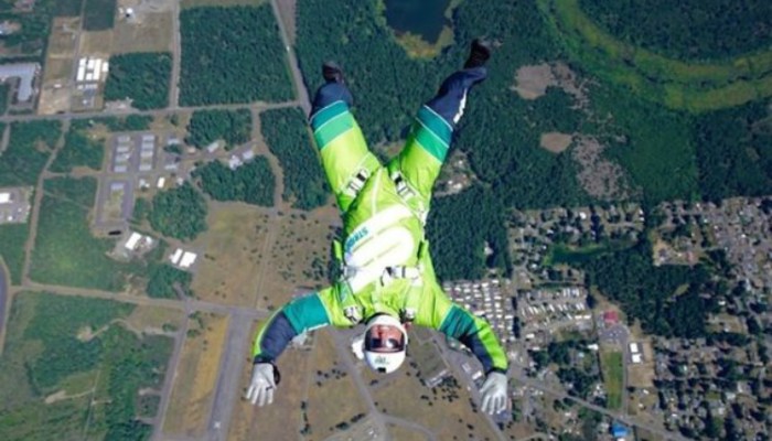Skydiver-Luke-Aikins