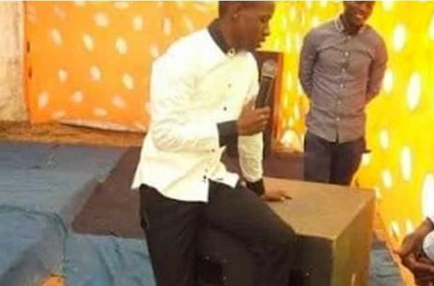 Pastor-evangelico-iglesia-cristianos-dios-fe