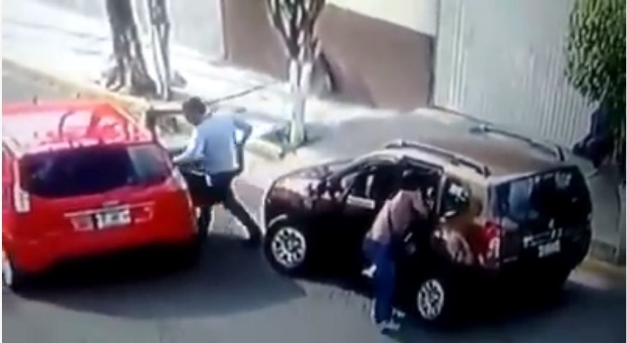 mujer-rescata-a-sus-hijos