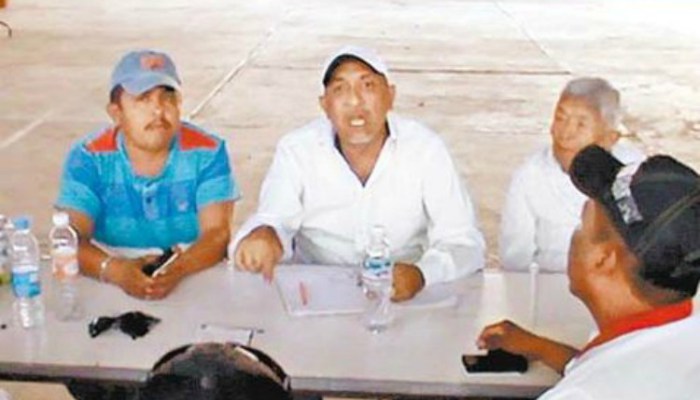 presidente-municipal-platica-lider-criminal_MILIMA20140927_0040_11