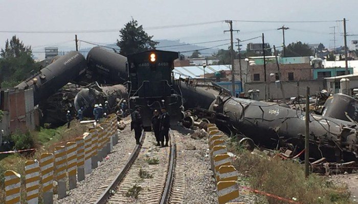 DESCARRILA TREN EN APIZACO, TLAXCALA