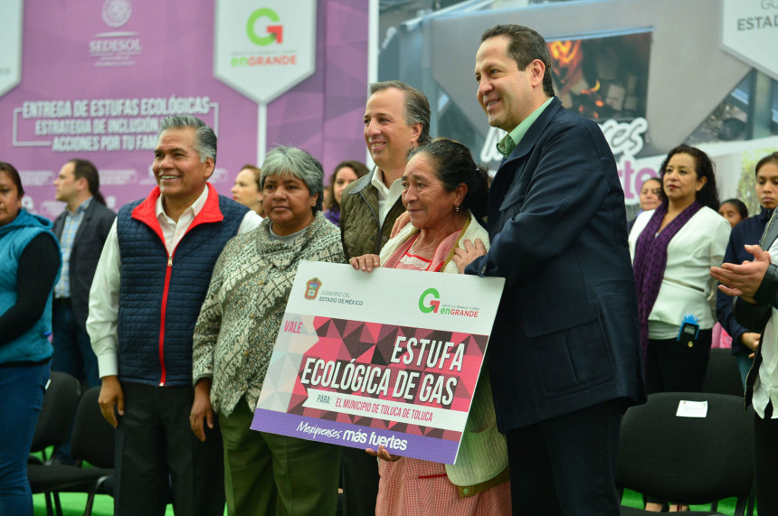 eruviel-avila-estufas-ecologicas-9-jpg