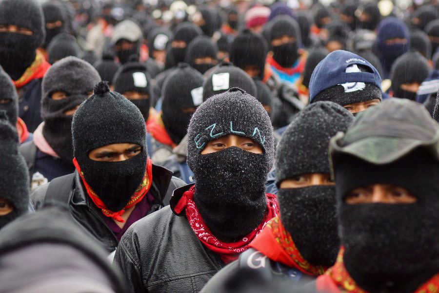 SAN CRISTOBAL DE LAS CASAS, CHIAPAS, 21DICIEMBRE2012.- Al menos 20 mil miembros y simpatizantes del Ejercito Zapatista de Liberación Nacional (EZLN) marcharon pacíficamente por varios municipios del estado, durante el cambio de la era maya para poner "fin al silencio" en que se mantuvieron por más de un año. FOTO: PEDRO ANZA /CUARTOSCURO.COM