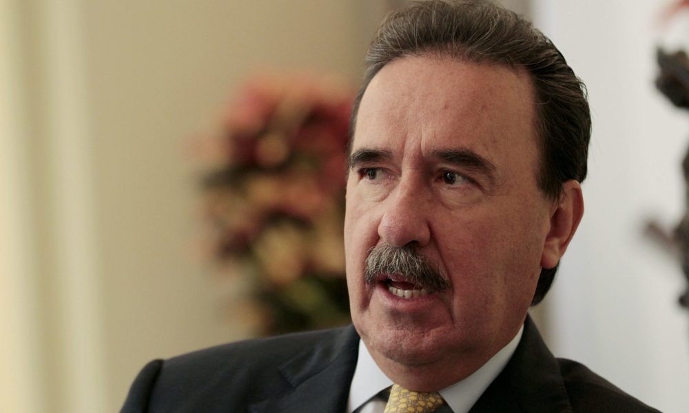 30623096. Madrid.- En entrevista para Notimex, el presidente de la Junta de Coordinación Política (Jucopo) en el Senado de la República, Emilio Gamboa Patrón afirmó que el Pacto por México sigue vigente y muy sólido, con el objetivo de sacar las leyes que requiere México pero sin sustituir al Legislativo, en el marco de la XIII Reunión Interparlamentaria México-España que tuvo lugar la semana pasada en esta capital. NOTIMEX/FOTO/JUAN CARLOS ROJAS/FRE/POL/