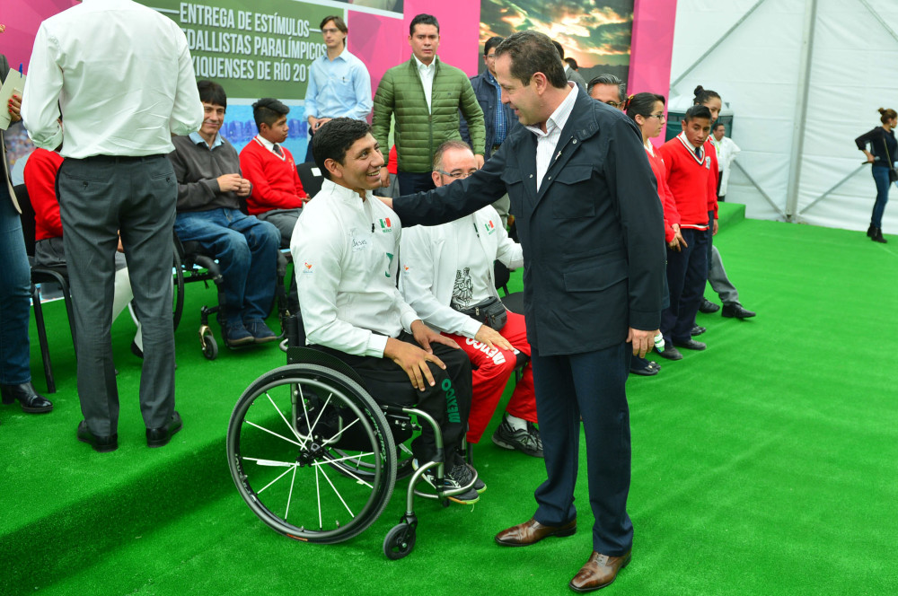 eruviel-avila-bibliotecas-digitales-25