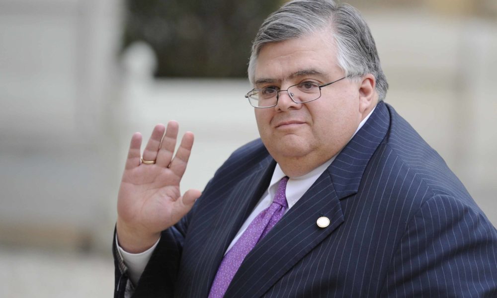 Mexican Central Bank Governor Agustin Guillermo Carstens waves as he arrives at the Elysee Palace for a meeting with French President Nicolas Sarkozy, on February 18, 2011 in Paris, as part of the two-day meetings with G20 Finance ministers and central bank governors, their first under France's presidency, focused on obtaining common criteria for measuring global economic imbalances.   AFP PHOTO / LIONEL BONAVENTURE (Photo credit should read LIONEL BONAVENTURE/AFP/Getty Images)